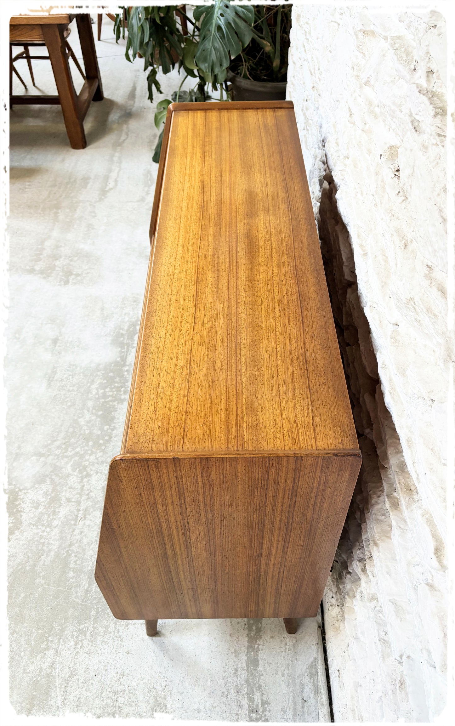 Petit Buffet Vintage G-Plan Pieds Compas