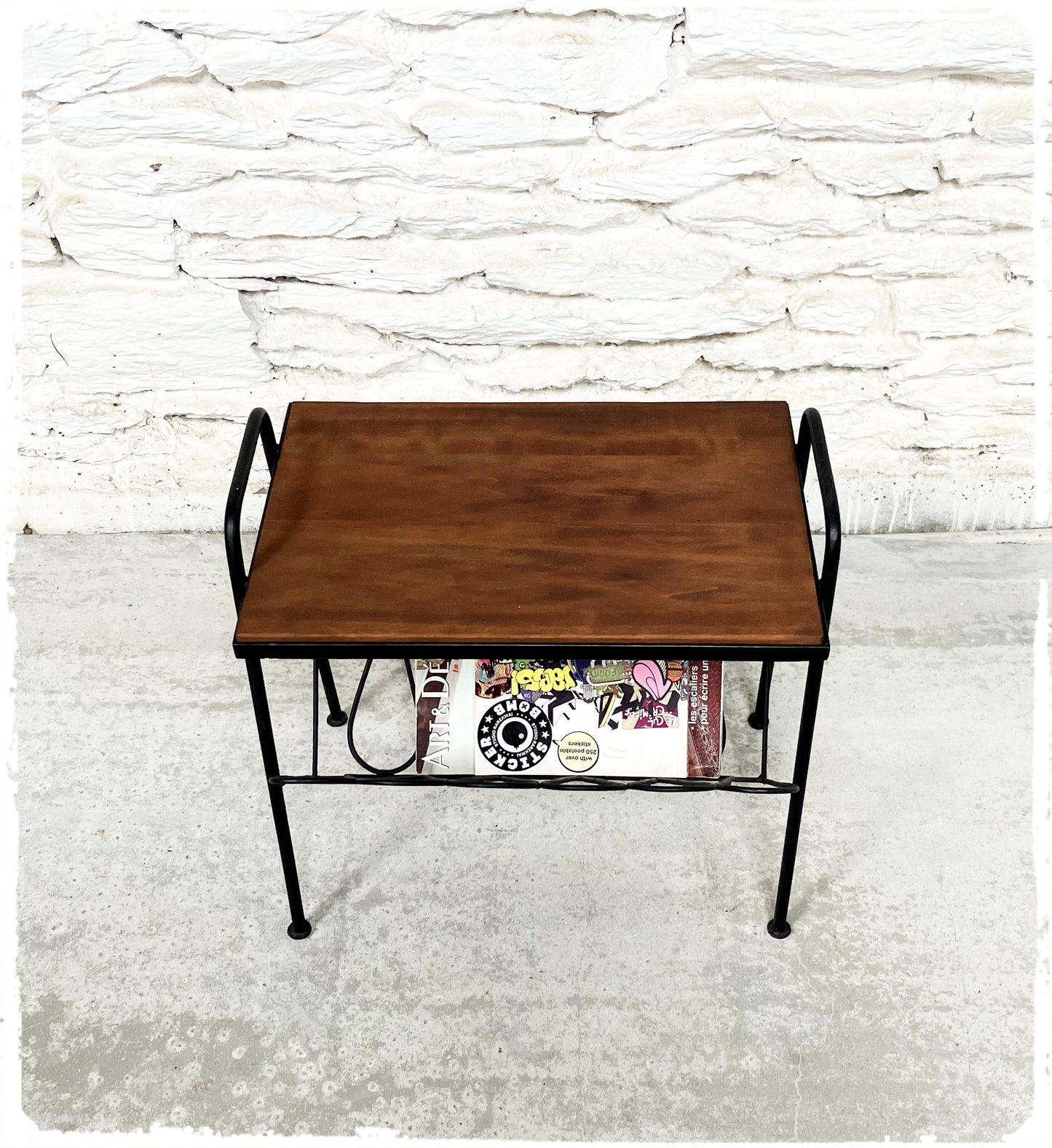 Porte Revues Bout de Canapé Vintage Moderniste