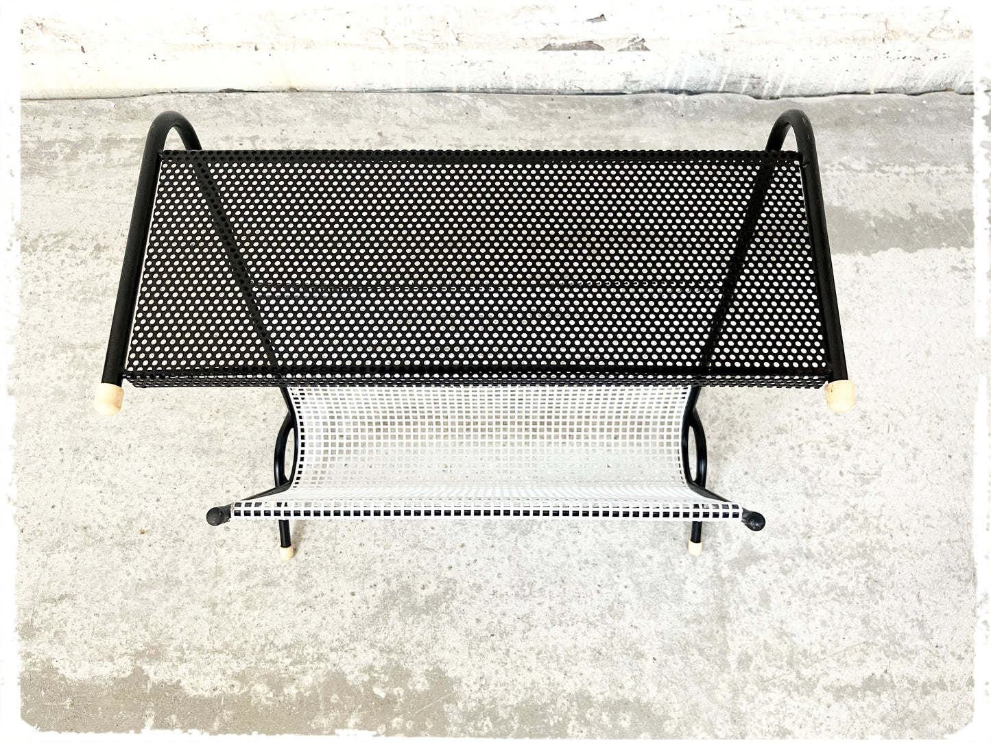 Porte Revues Vintage Métal Perforé Pilastro