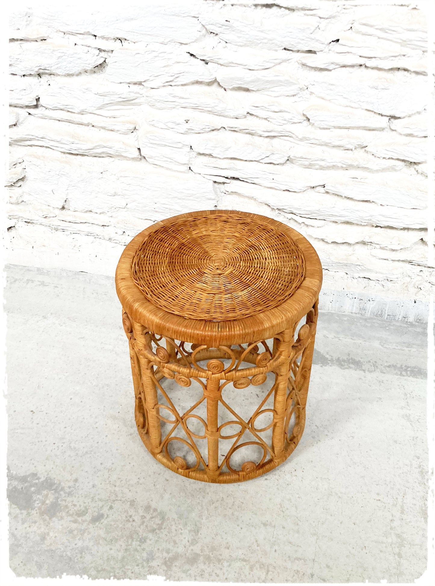 Tabouret Porte Plantes Vintage Peacock en Rotin