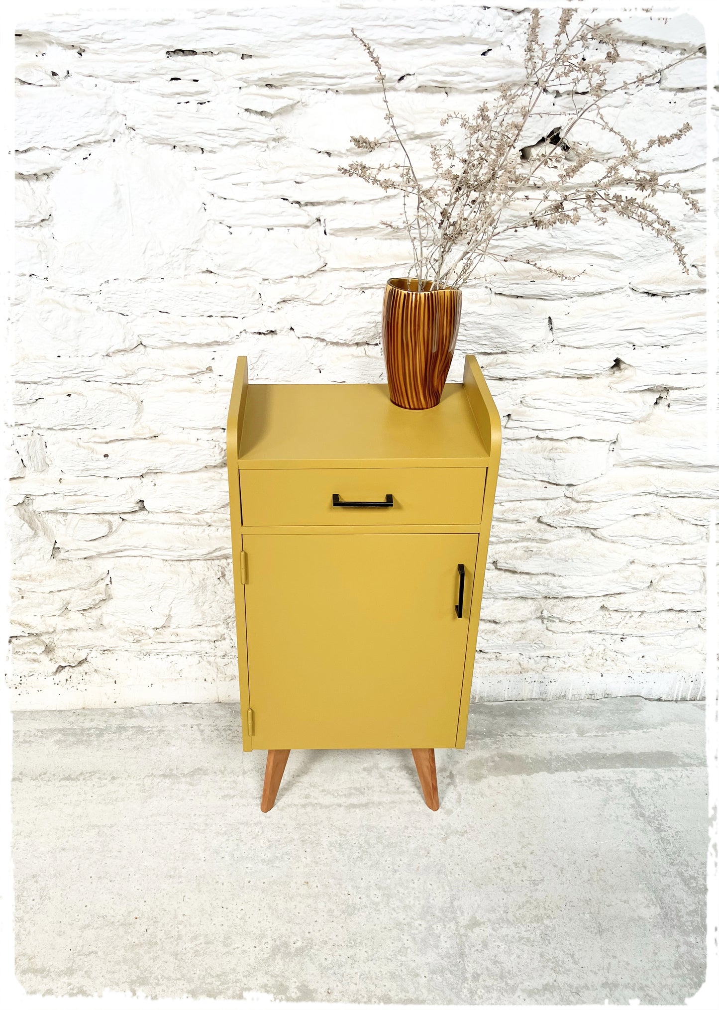 Meuble d'Appoint Rangement Vintage Pieds Compas Revisité