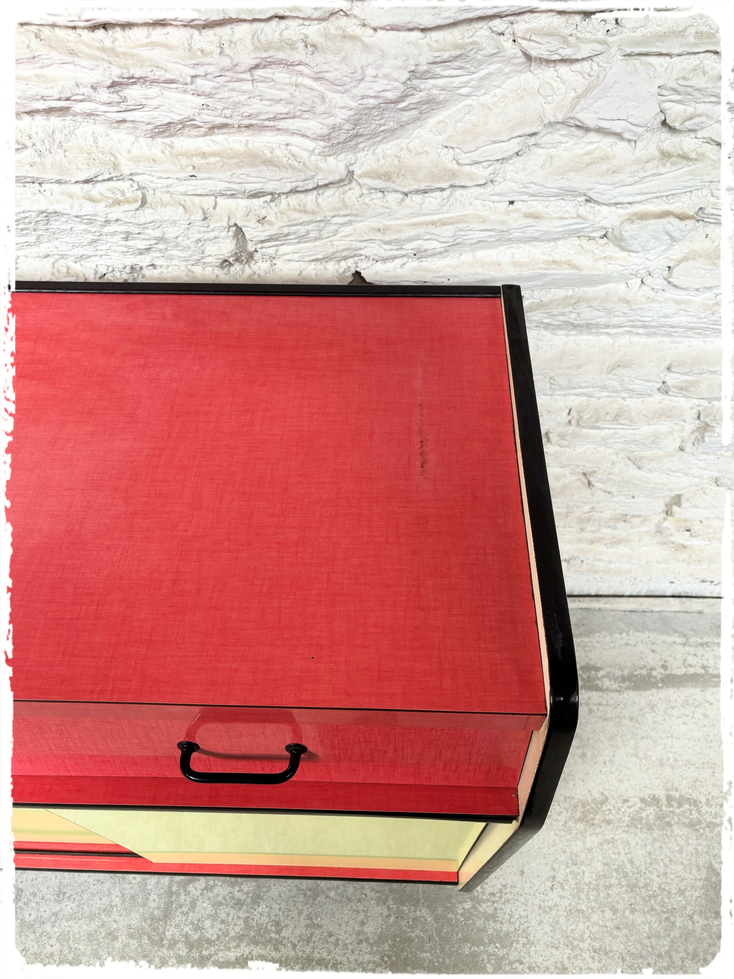 Buffet Vintage en Formica Jaune et Rouge Pieds Métal
