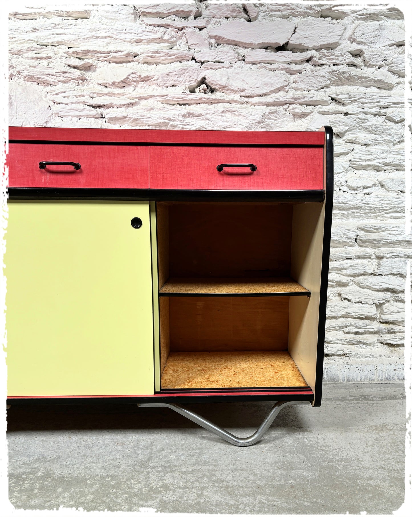 Buffet Vintage en Formica Jaune et Rouge Pieds Métal
