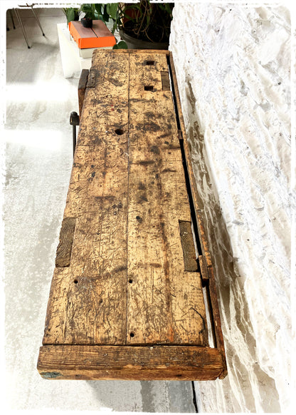 Ancien Établi de Menuisier en Bois Massif