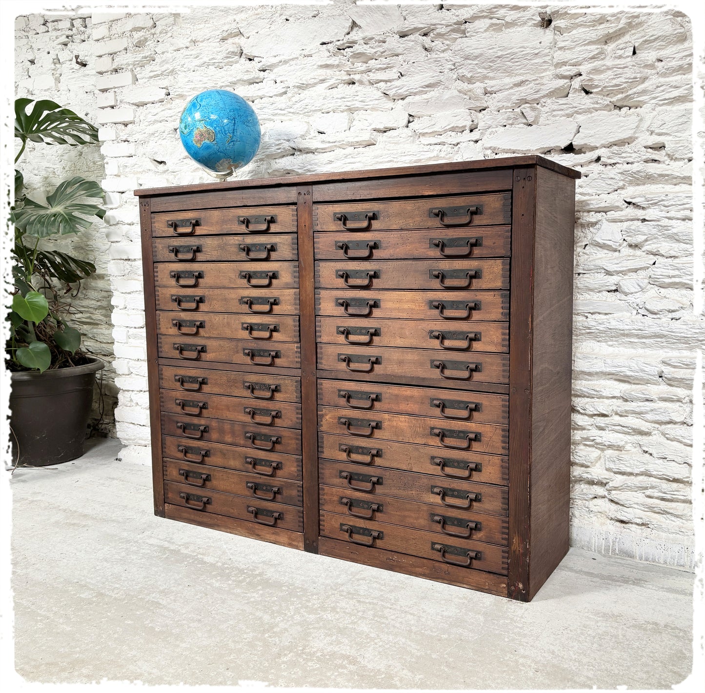 Ancien Grand Meuble de Métier d'Imprimeur Vintage Chêne 24 Tiroirs