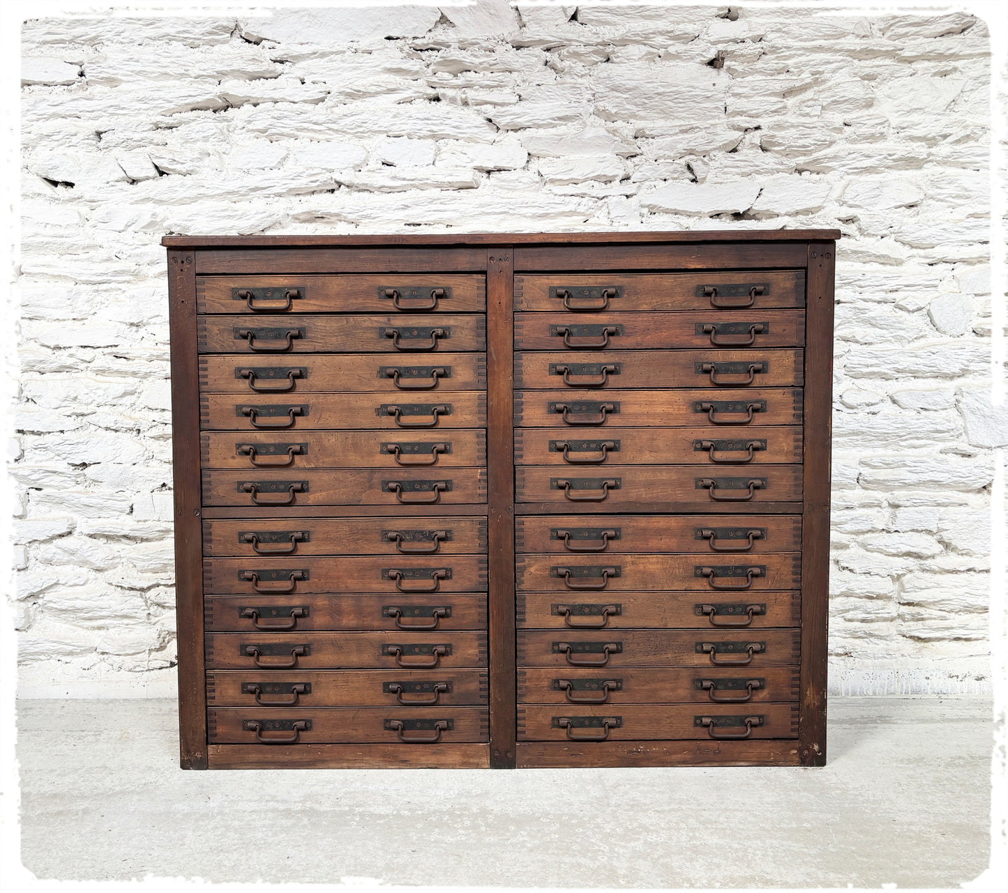 Ancien Grand Meuble de Métier d'Imprimeur Vintage Chêne 24 Tiroirs