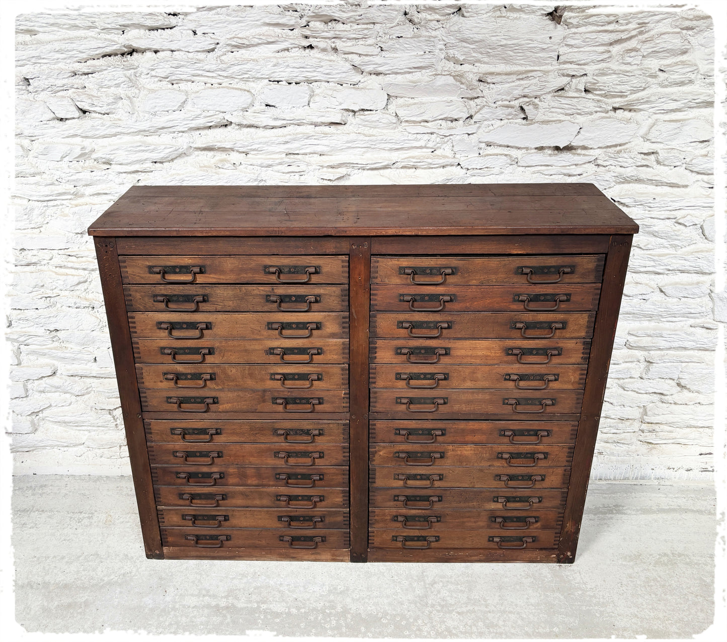Ancien Grand Meuble de Métier d'Imprimeur Vintage Chêne 24 Tiroirs
