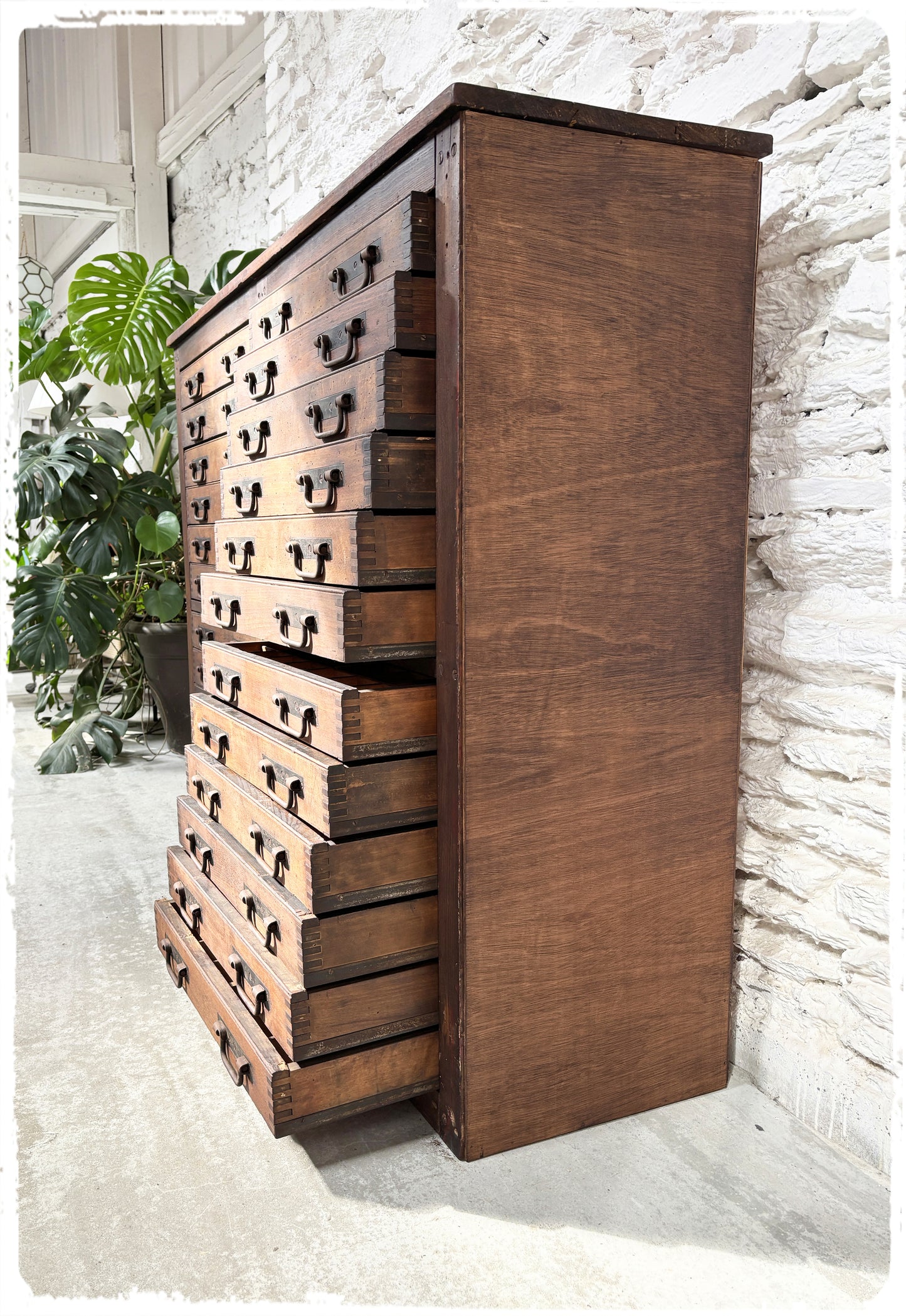 Ancien Grand Meuble de Métier d'Imprimeur Vintage Chêne 24 Tiroirs