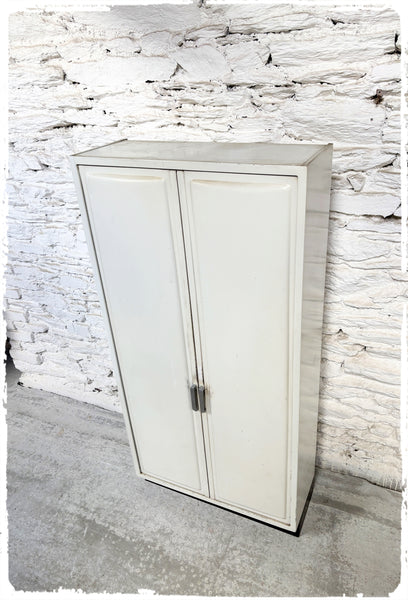 Ancienne Petite Armoire d’Usine Vintage 2 Portes