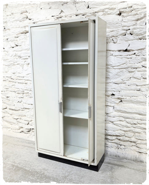 Ancienne Petite Armoire d’Usine Vintage 2 Portes