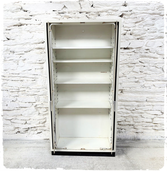 Ancienne Petite Armoire d’Usine Vintage 2 Portes