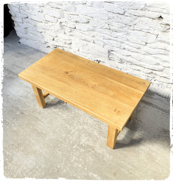 Ancienne Table Basse de Ferme en Chêne Massif