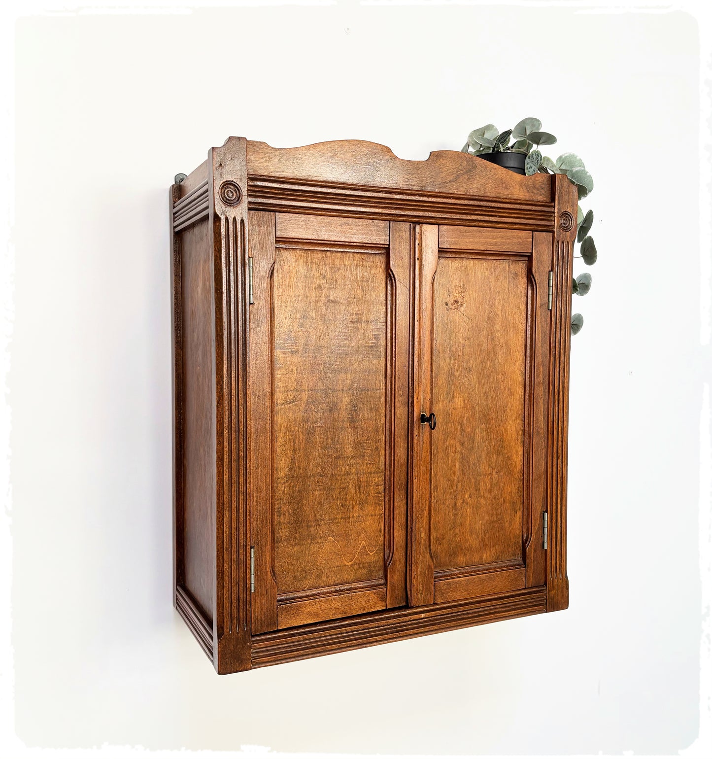 Grande Armoire à Pharmacie Vintage Années 40, 50 en Bois