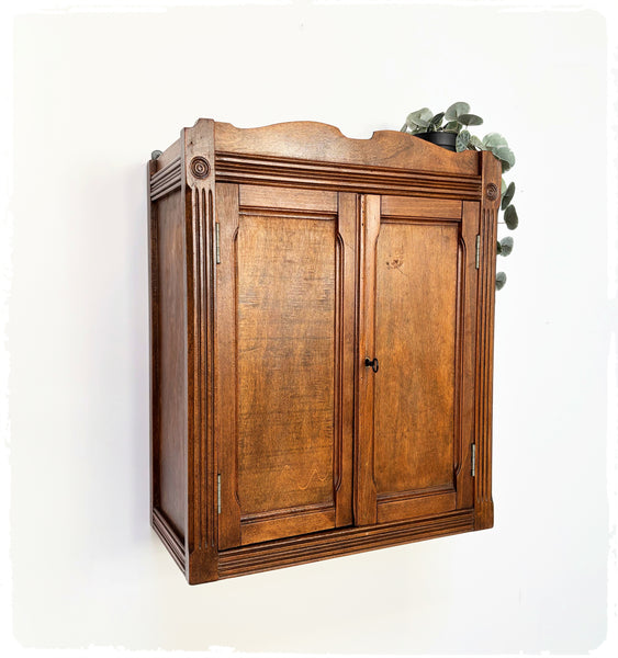 Grande Armoire à Pharmacie Vintage Années 40, 50 en Bois