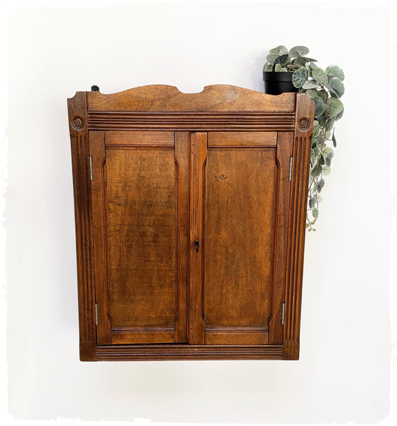 Grande Armoire à Pharmacie Vintage Années 40, 50 en Bois