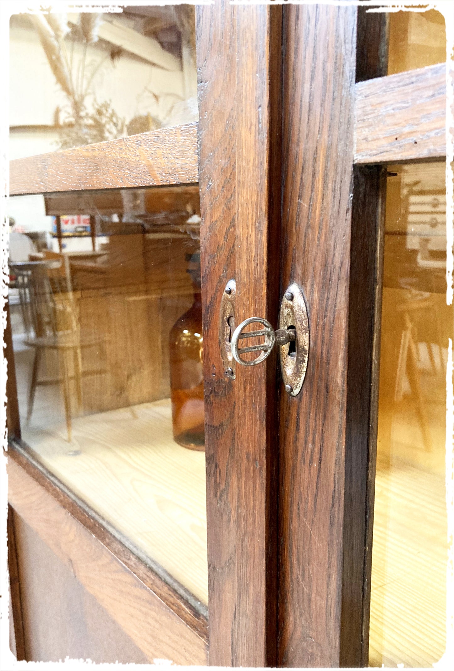 Bibliothèque Vitrine Vaisselier Vintage en Bois Massif