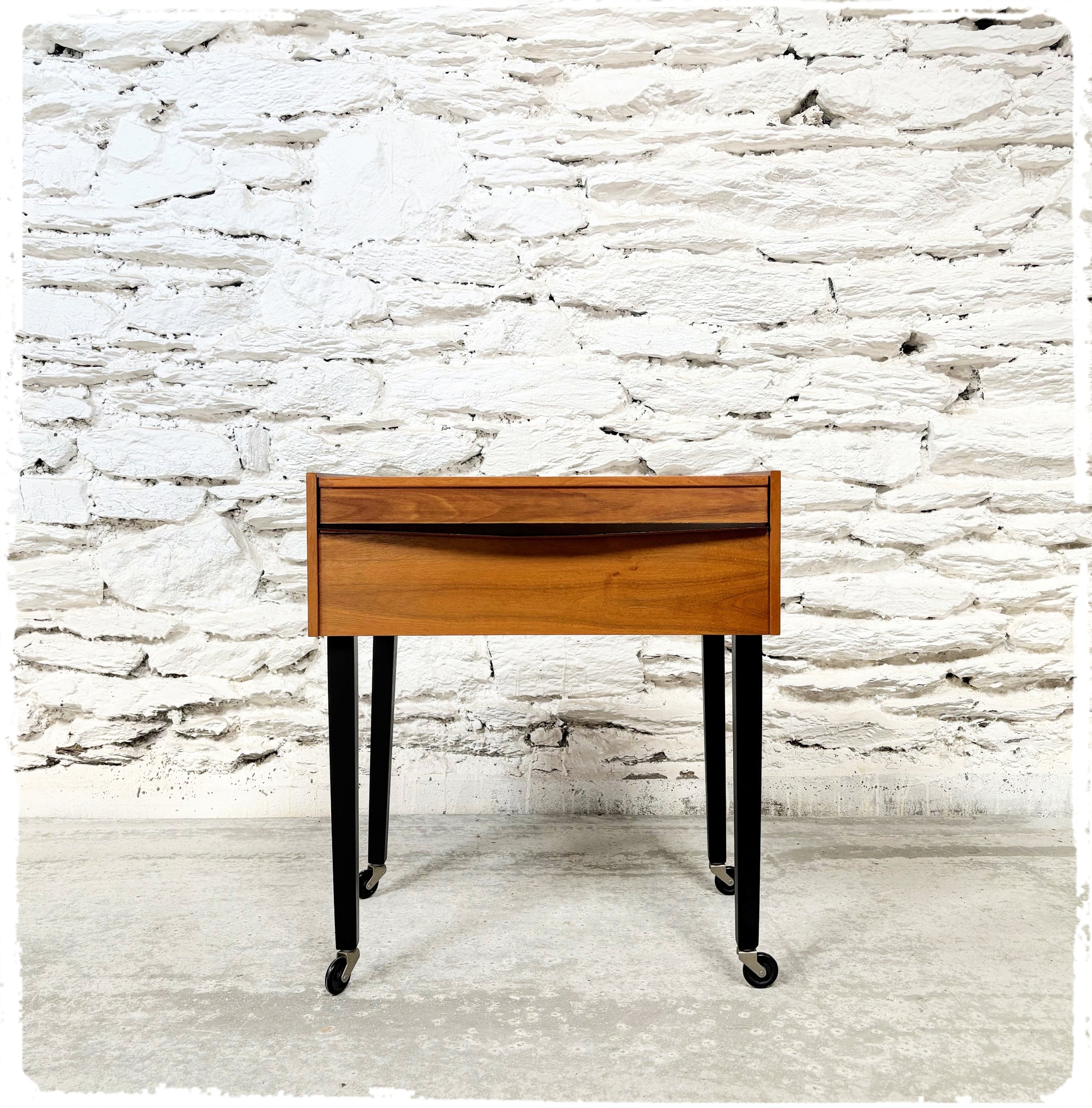 Boite à Couture Travailleuse Vintage en Teck