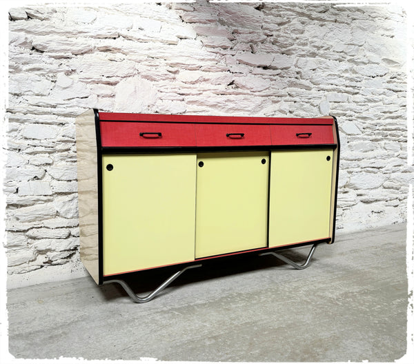 Buffet Vintage en Formica Jaune et Rouge Pieds Métal
