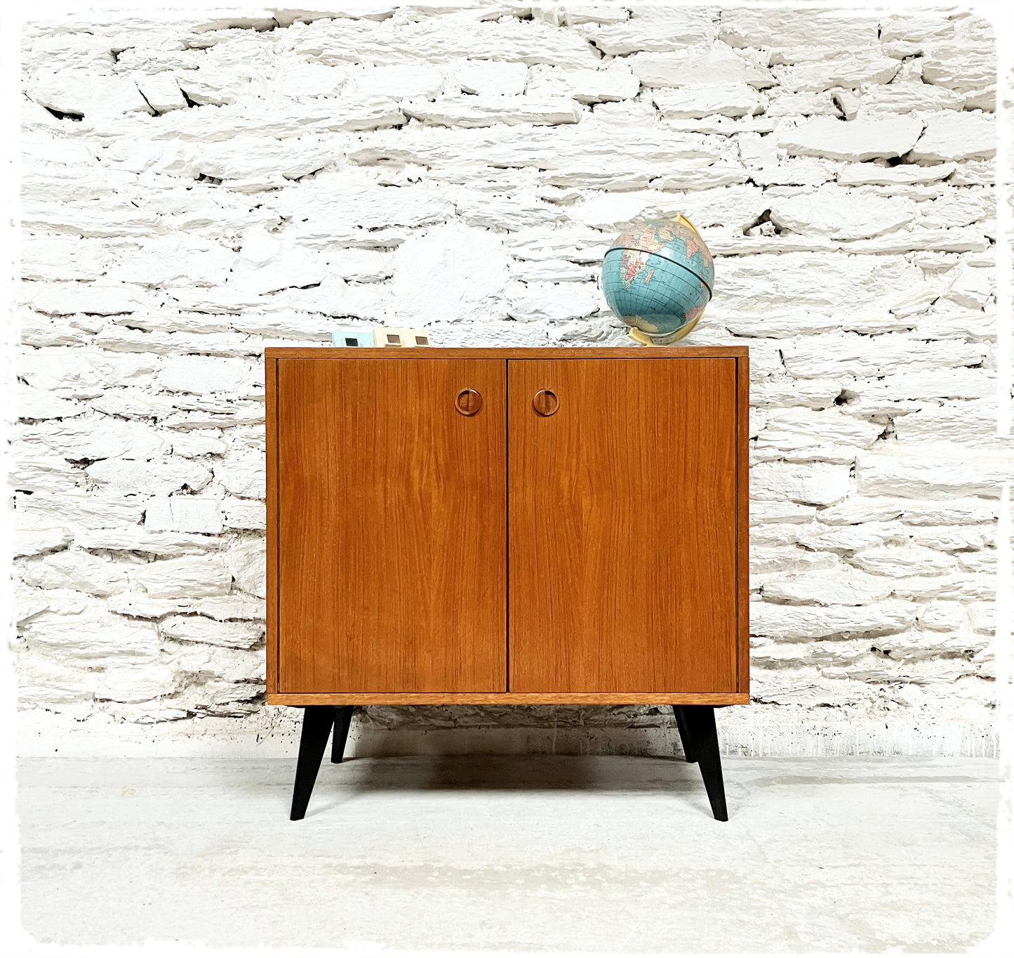 Buffet Vintage Style Scandinave Pieds Compas
