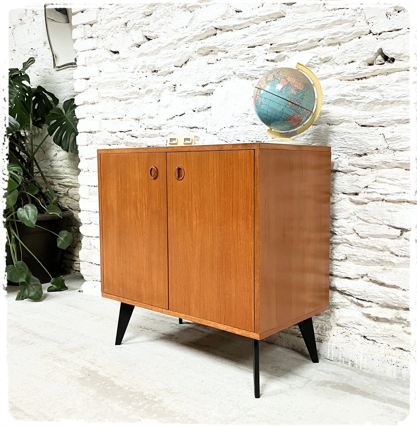 Buffet Vintage Style Scandinave Pieds Compas