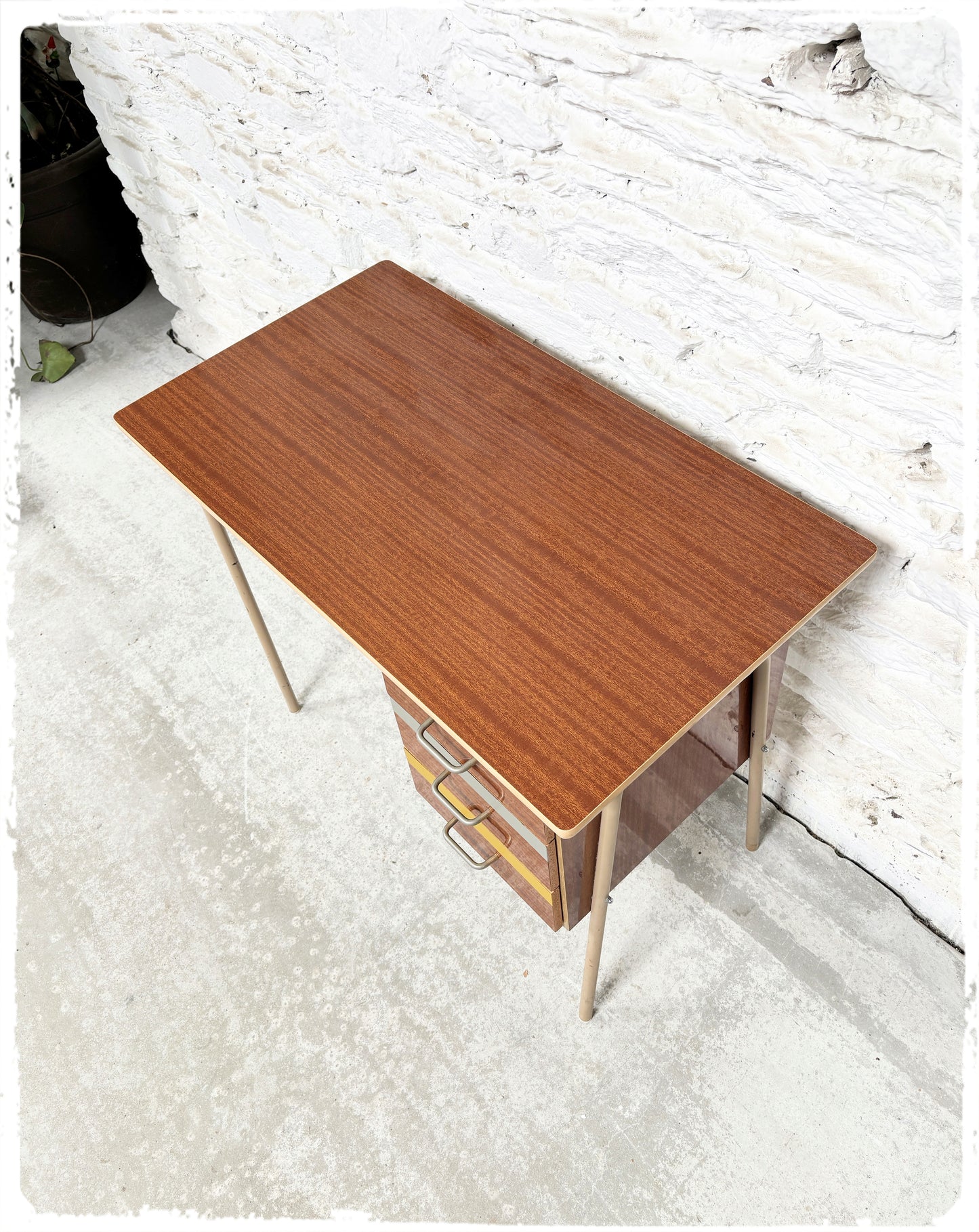 Bureau Vintage Pieds Métal Formica Revisité