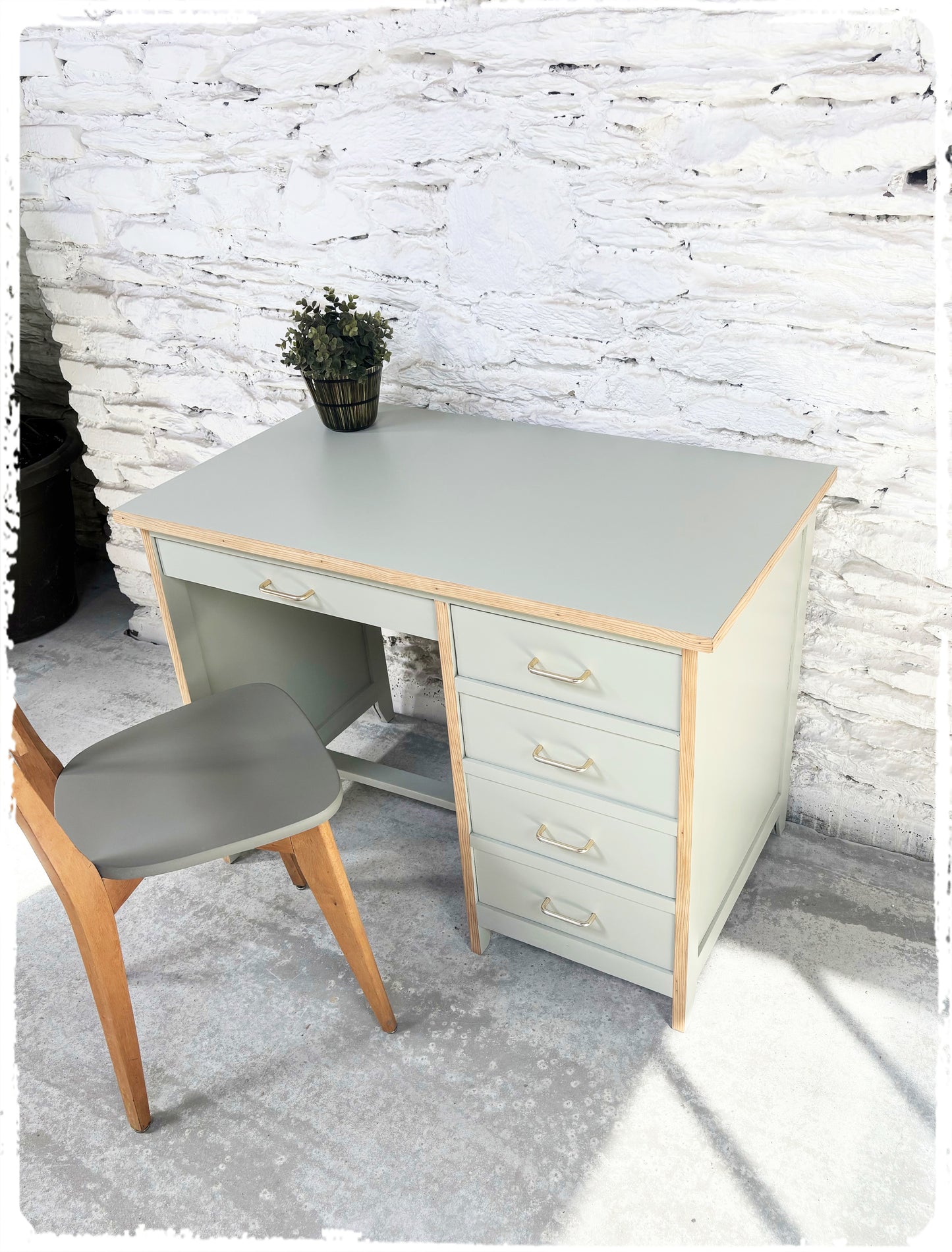 Bureau Vintage Revisité Gris Vert Clair