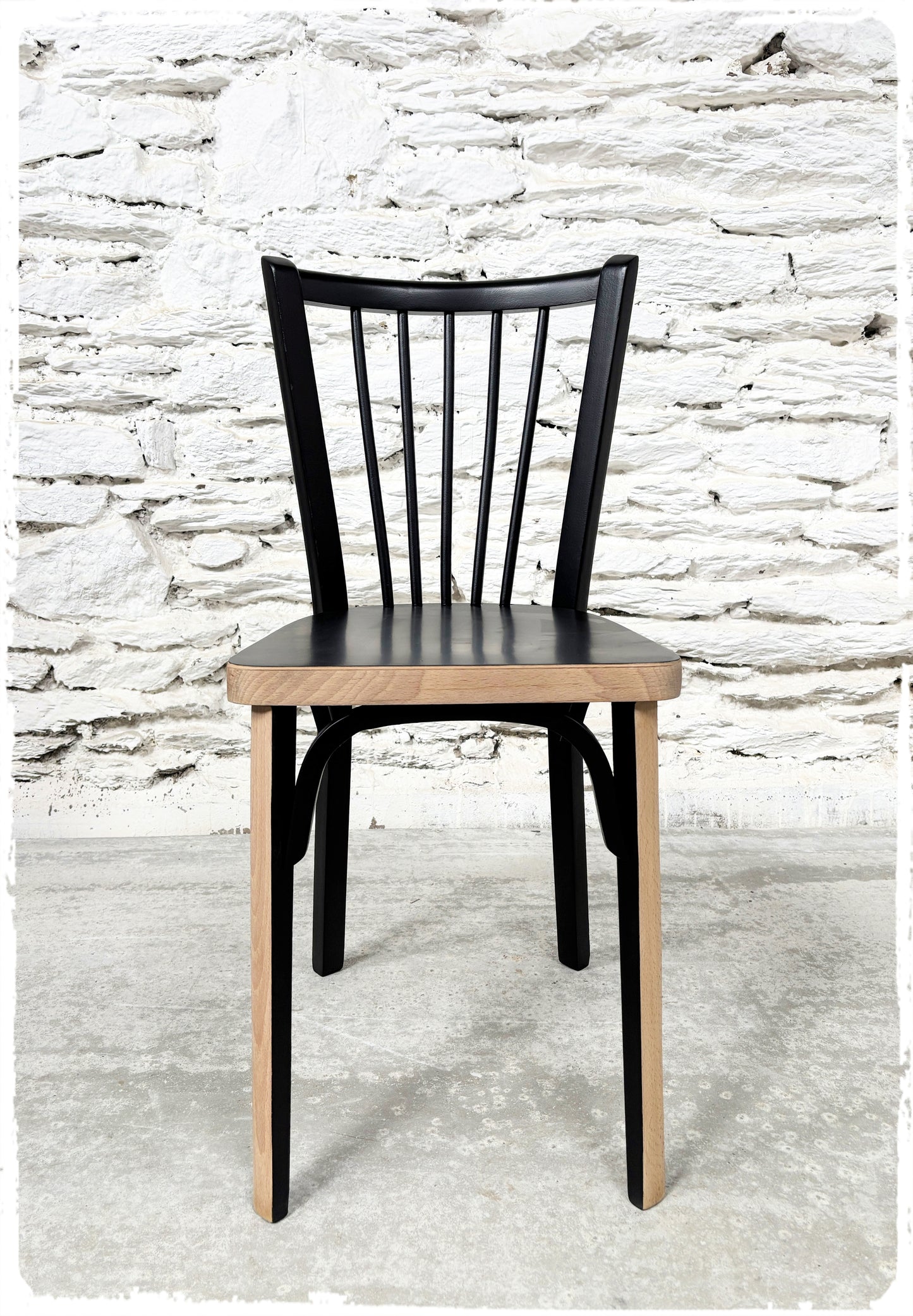 Suite de 4 Chaises Bistrot Vintage Dépareillées Revisitées