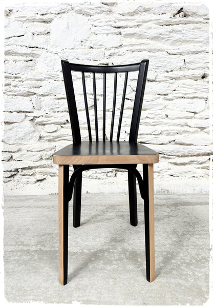 Suite de 4 Chaises Bistrot Vintage Dépareillées Revisitées