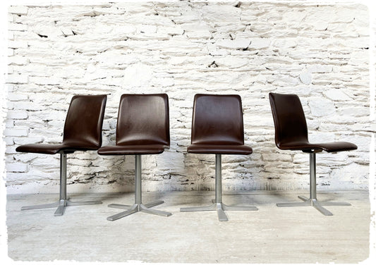 Ensemble de 4 Chaises Vintage 70s Pivotantes Skaï Pieds Croix en Métal