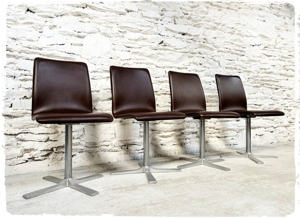 Ensemble de 4 Chaises Vintage 70s Pivotantes Skaï Pieds Croix en Métal