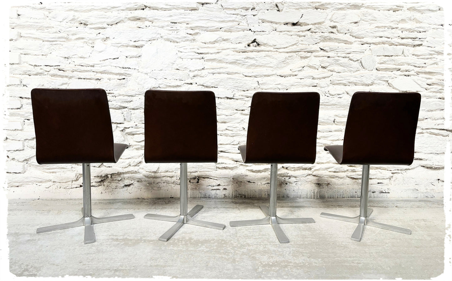 Ensemble de 4 Chaises Vintage 70s Pivotantes Skaï Pieds Croix en Métal