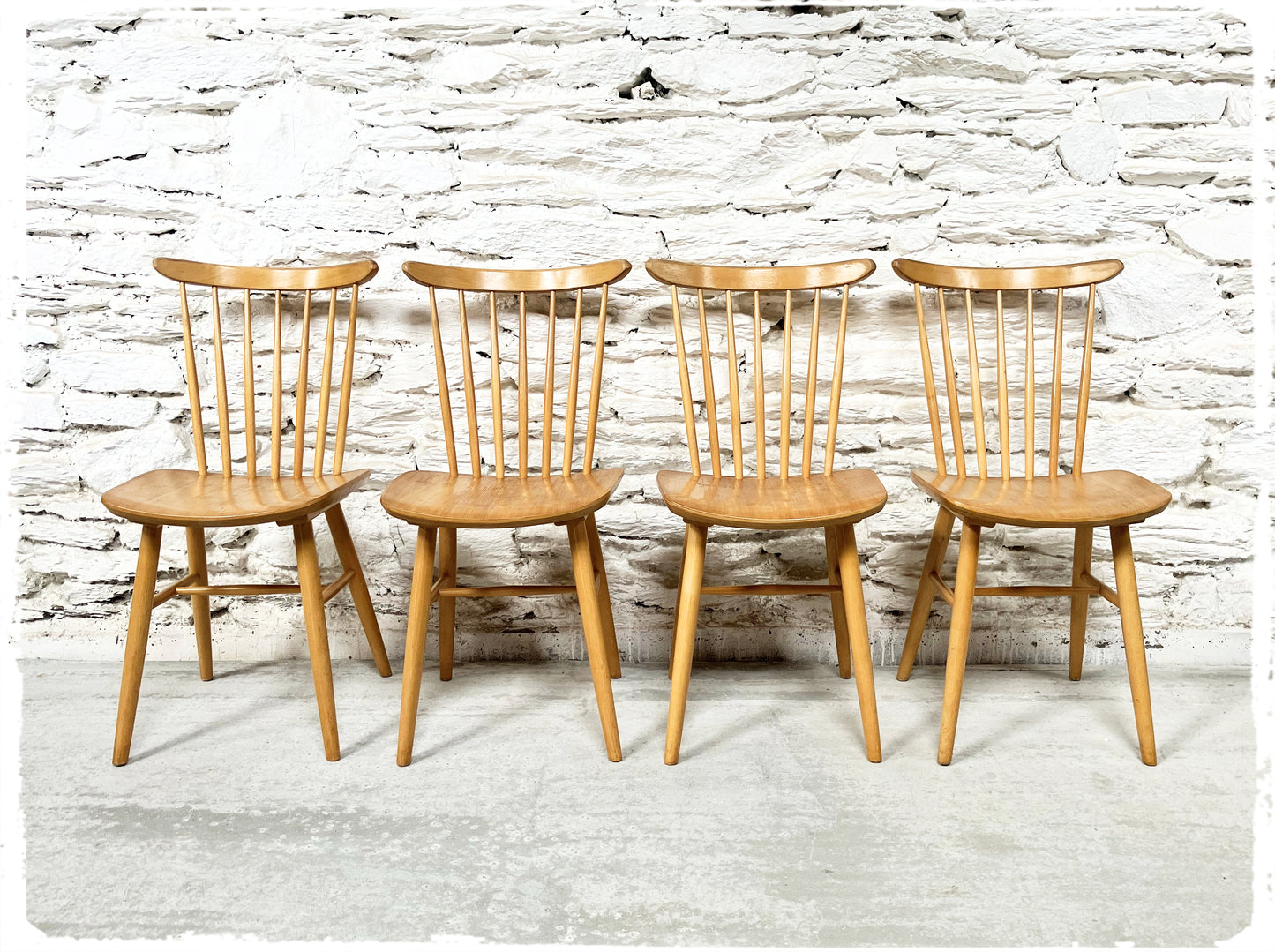 Suite de 4 Chaises Vintage Pieds Compas Style Scandinave