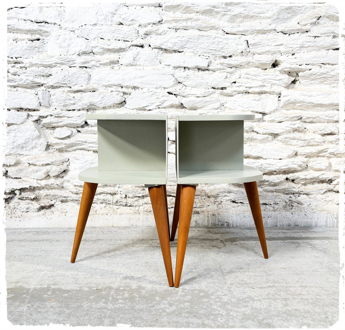 Table de Chevet Vintage Tripode Pieds Compas Revisitée Gris Vert Clair