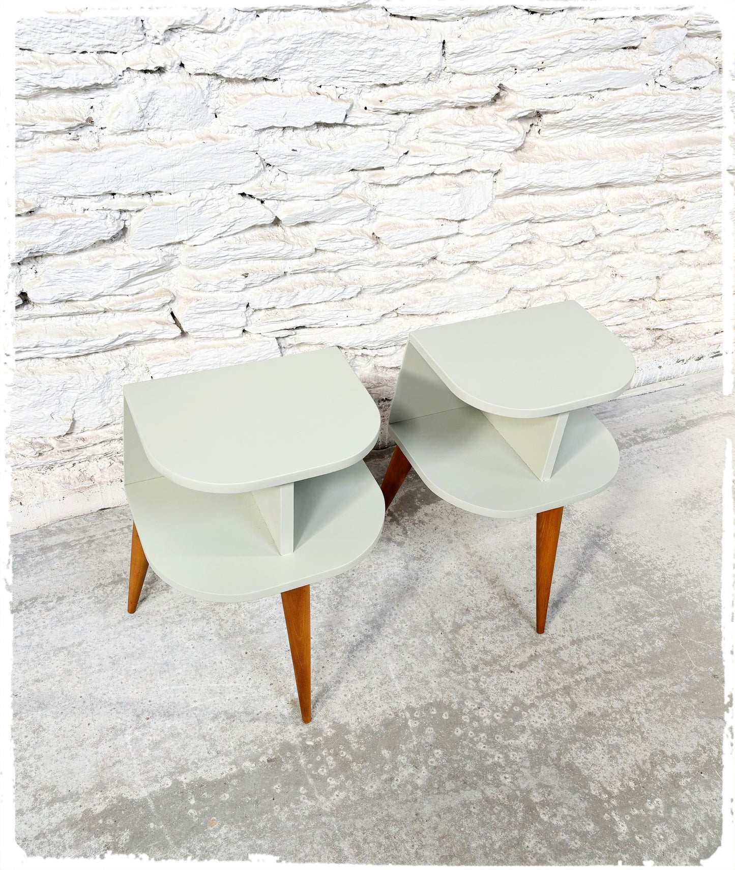 Table de Chevet Vintage Tripode Pieds Compas Revisitée Gris Vert Clair