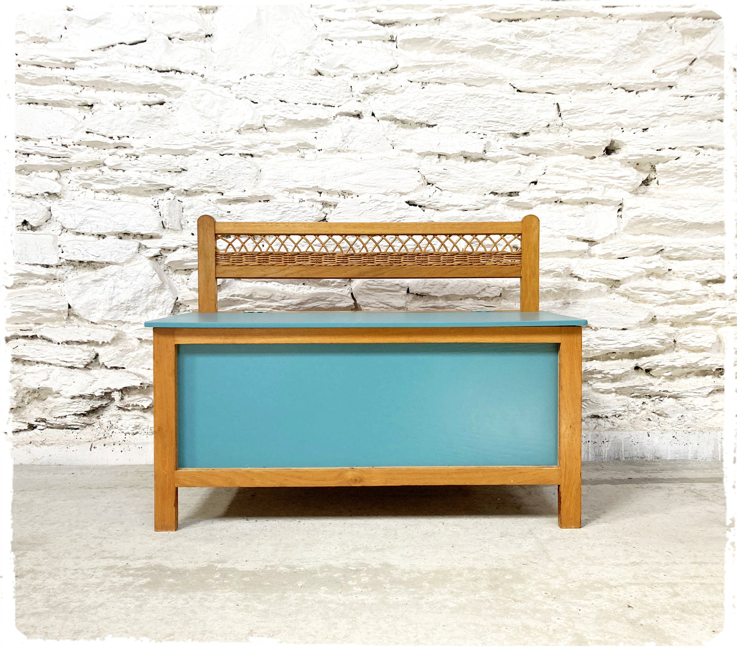 Coffre Banc Vintage en Bois et Rotin Revisité