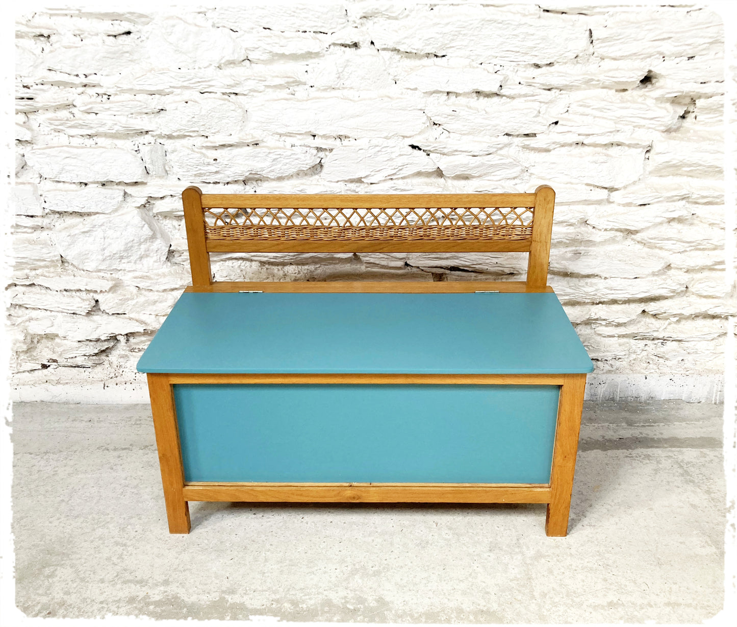 Coffre Banc Vintage en Bois et Rotin Revisité