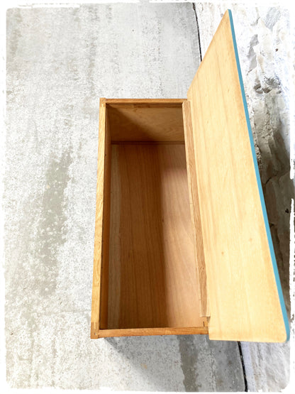 Coffre Banc Vintage en Bois et Rotin Revisité