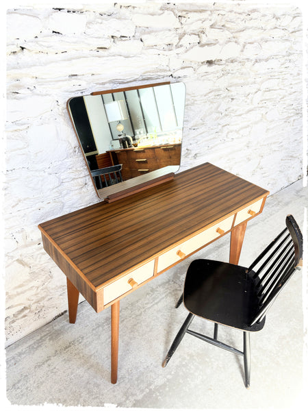 Coiffeuse Bureau Vintage Morris of Glasgow en Noyer Pieds Compas