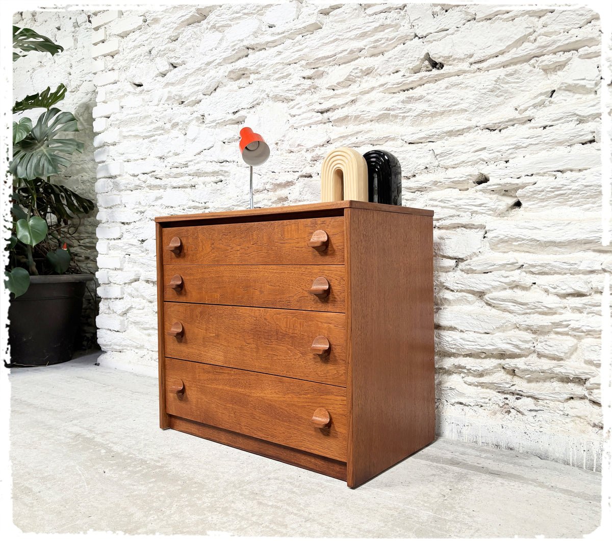 Commode Vintage en Teck Stag Furniture
