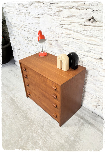Commode Vintage en Teck Stag Furniture