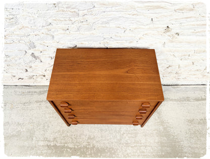Commode Vintage en Teck Stag Furniture