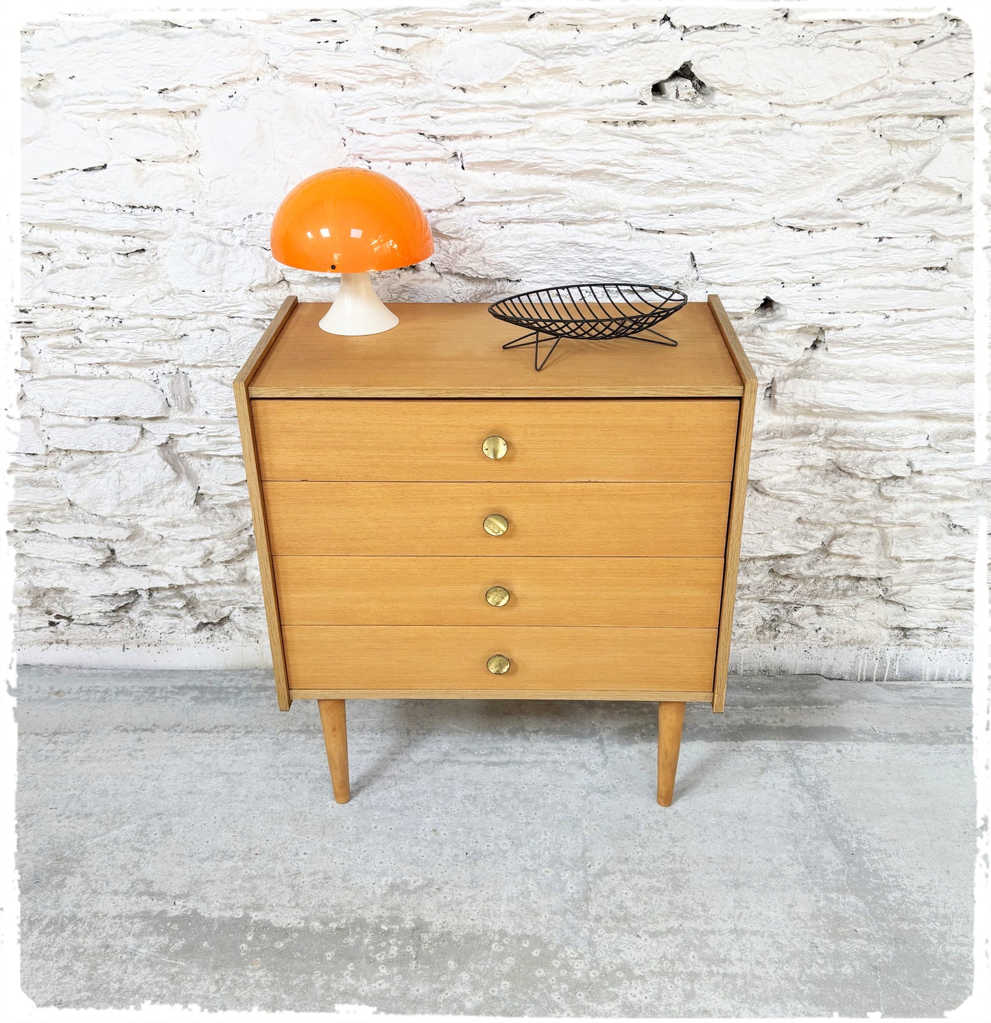 Commode Vintage Pieds Fuseaux Bois Doré