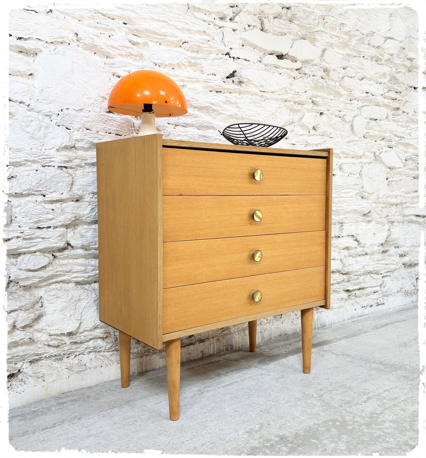 Commode Vintage Pieds Fuseaux Bois Doré