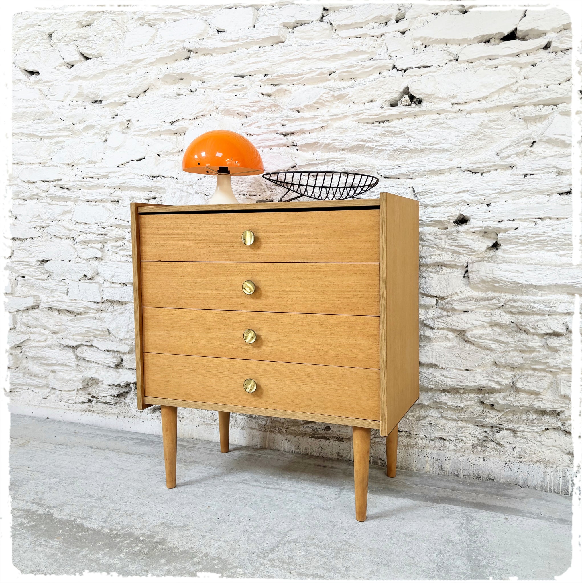 Commode Vintage Pieds Fuseaux Bois Doré