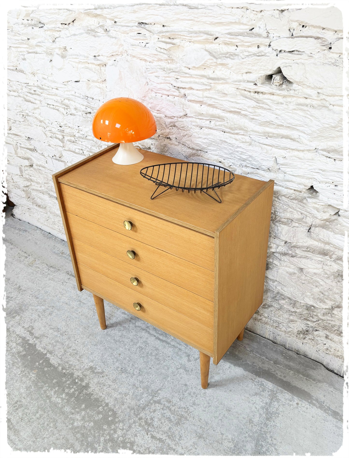 Commode Vintage Pieds Fuseaux Bois Doré