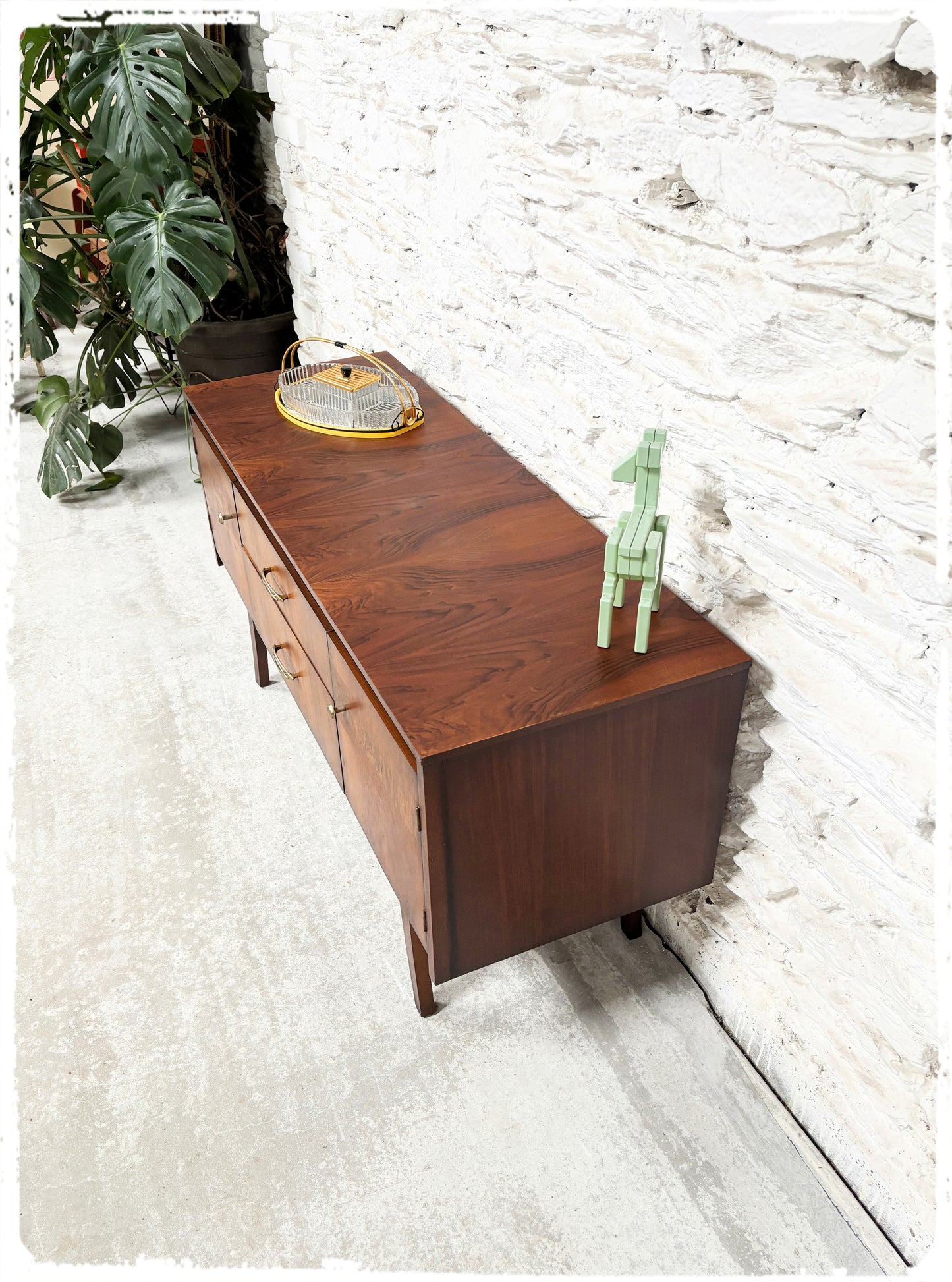 Petite Enfilade Basse Vintage en Palissandre Pieds Compas
