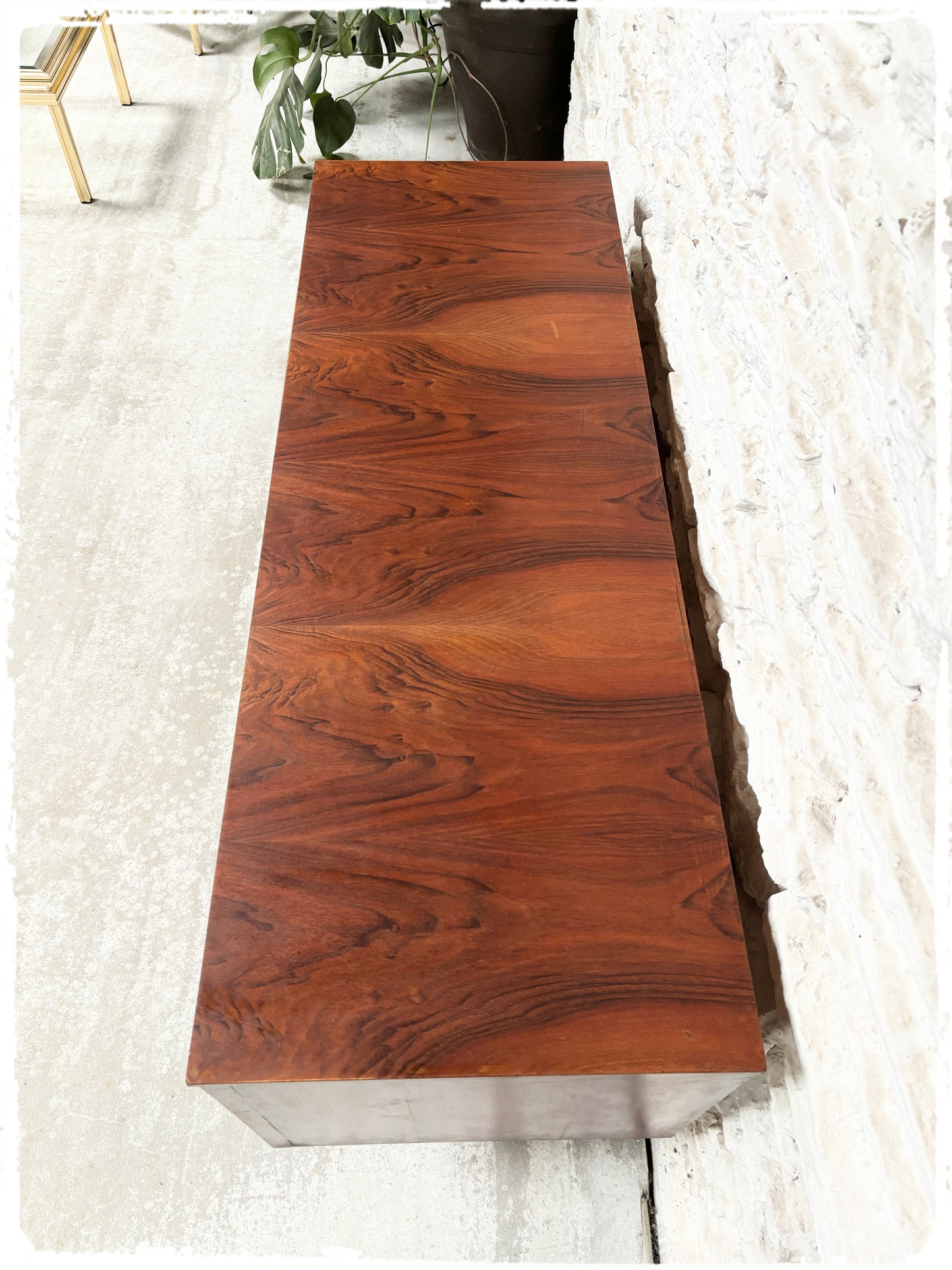 Petite Enfilade Basse Vintage en Palissandre Pieds Compas