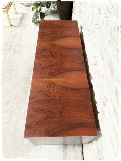 Petite Enfilade Basse Vintage en Palissandre Pieds Compas