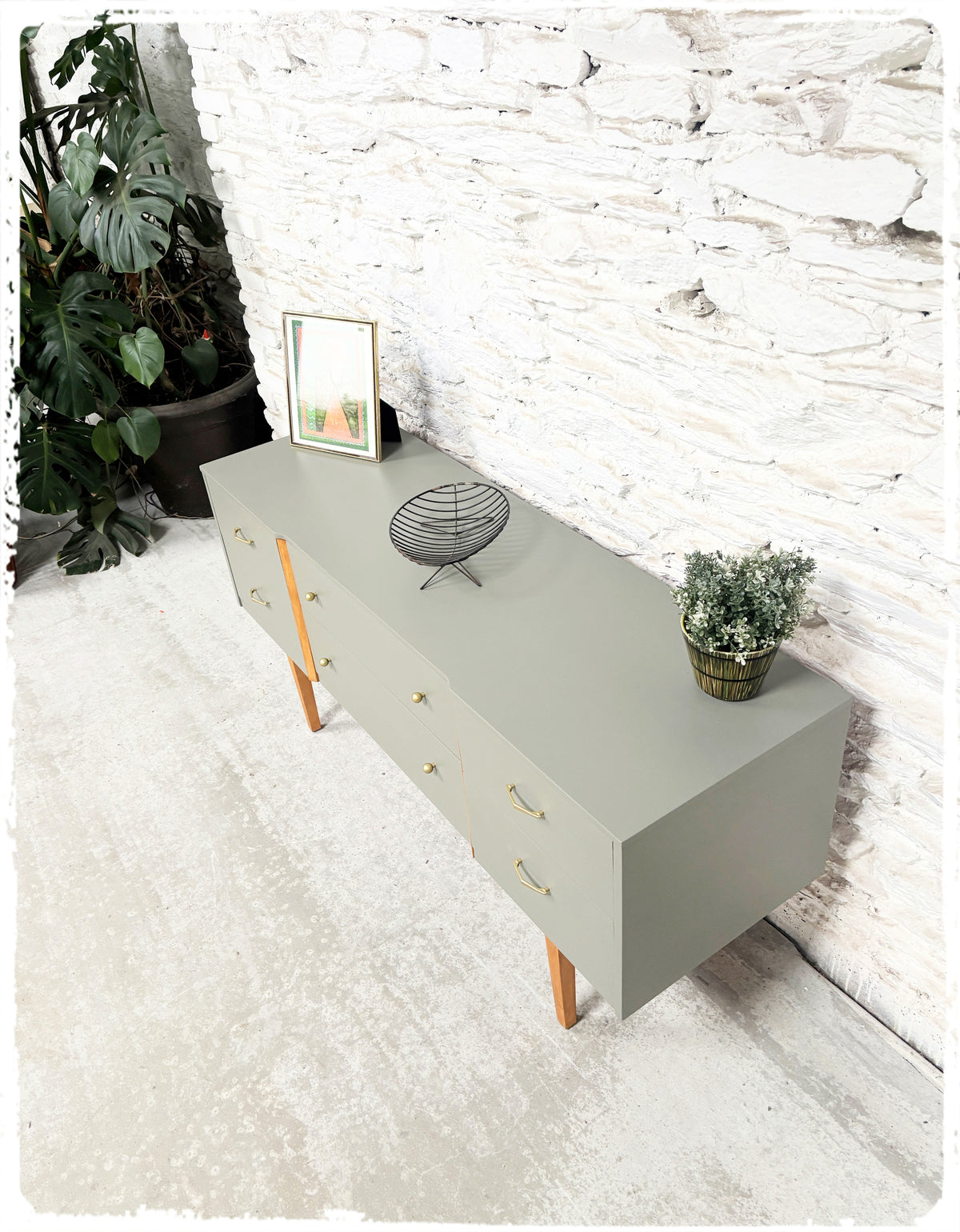 Enfilade Basse Vintage Pieds Fuseaux Revisitée Gris Vert