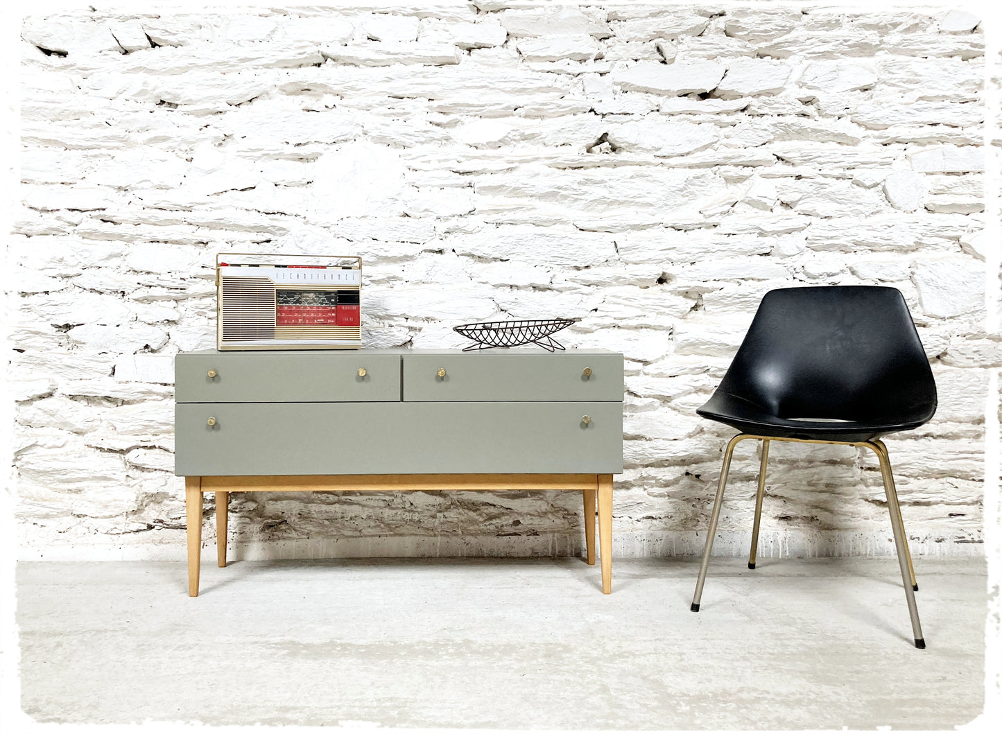 Petite Enfilade Basse Vintage Pieds Fuseaux